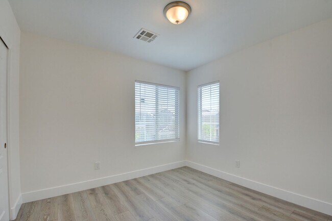 Building Photo - Bright 3-Bed Home in Gated Silverado Ranch Community – All Pets Welcome