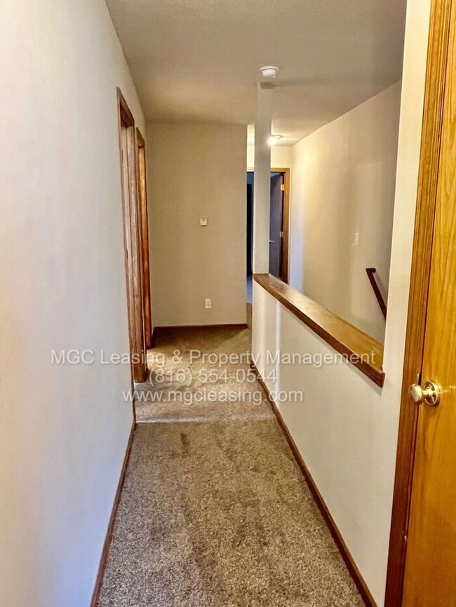 Building Photo - Raymore Townhome with Unfinished Basement ...