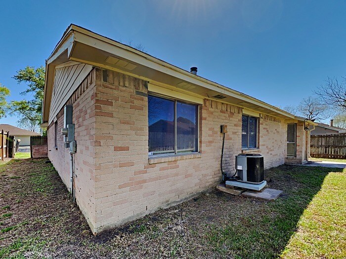 Building Photo - 14835 Shottery Dr