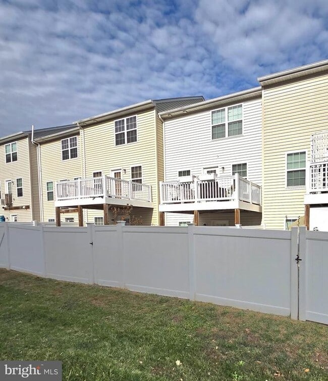 Building Photo - 203 Sage Cir