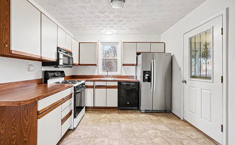 Building Photo - 4806 Hazelwood Ave