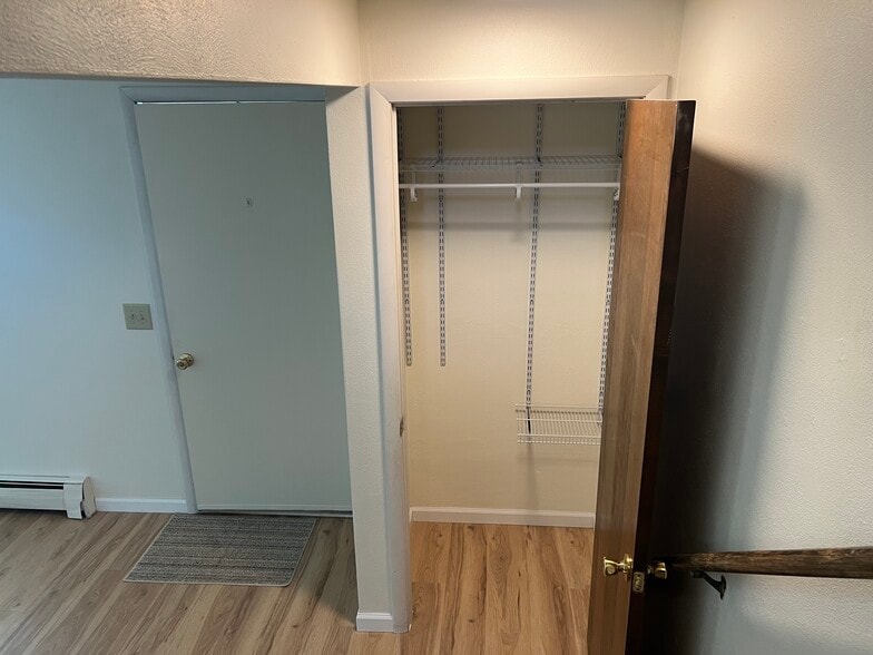 Coat Closet - 42946 Emerald Dr