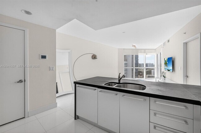 Building Photo - 18201 Collins Ave