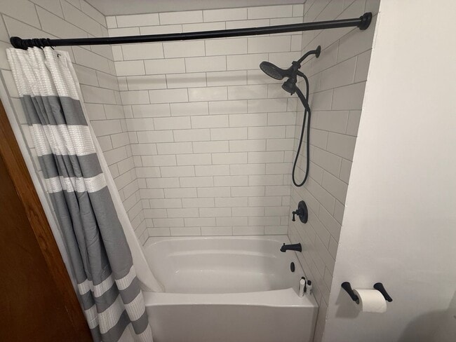 Building Photo - Updated 3BR Home in Prime Wauwatosa Locati...