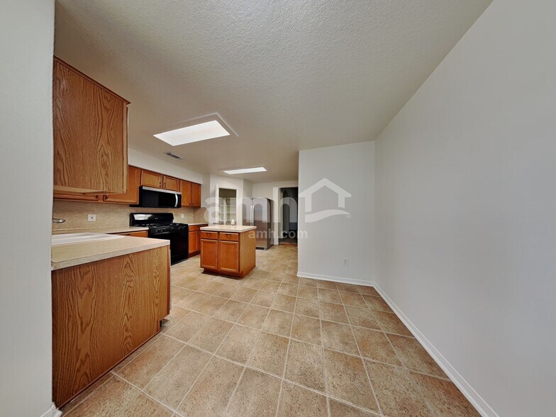 Building Photo - 2407 Aspen Dale Dr