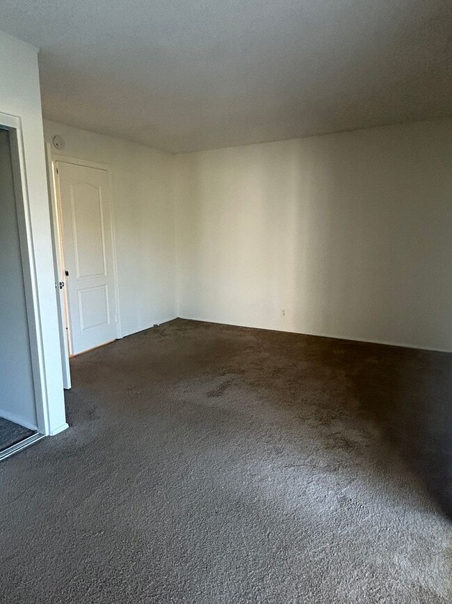 Building Photo - Large North Torrance House. Torrance Schools, Huge yard, 2 car garage hookups **OPEN HOUSE EVERY ...