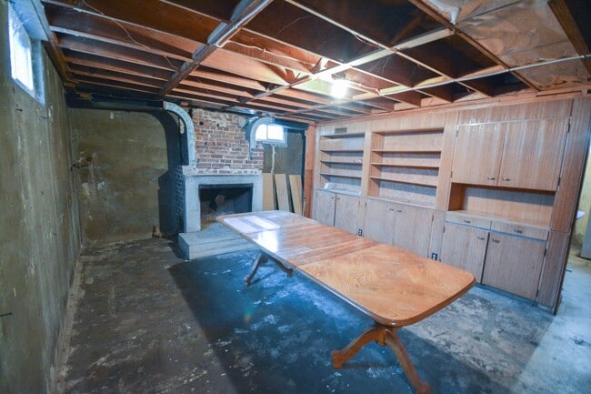Building Photo - Bright & beautiful home at the end of a quiet cul de sac