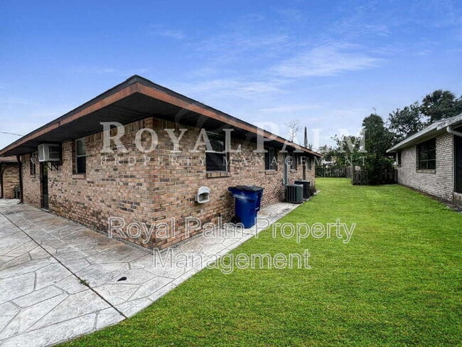 Building Photo - 27917 Washington St