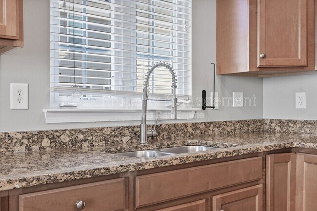 Building Photo - 3823 Maher Manor