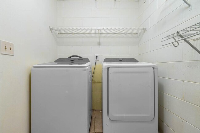 Building Photo - 1424 Vinetree Dr