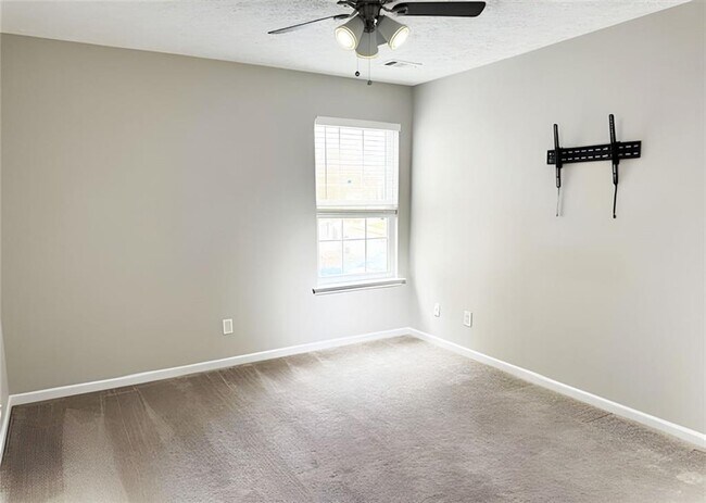 Building Photo - 220 Wild Flower Ln