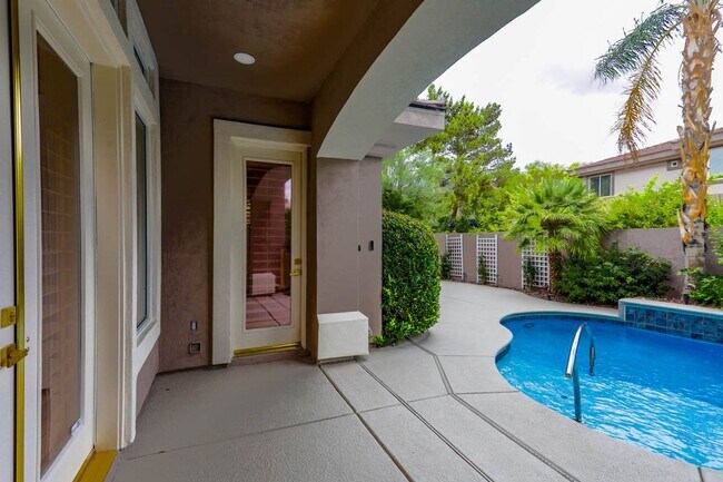 Building Photo - 5 Bedroom Pool Home Located In Summerlin G...