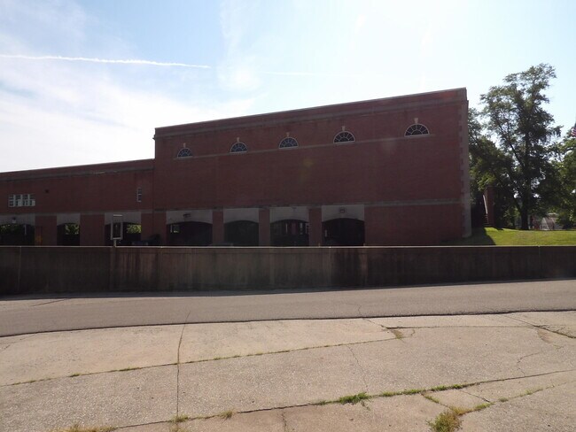 Building Photo - 604 Taylor Ave