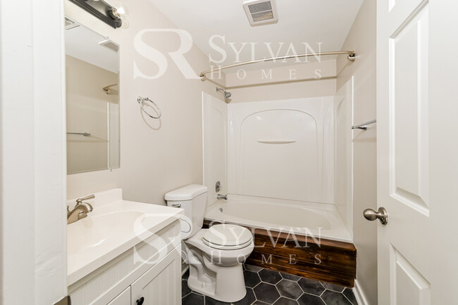 Building Photo - Your dream home awaits