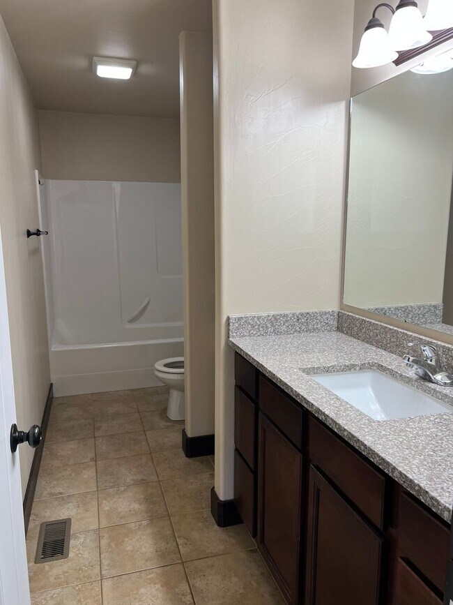 Building Photo - 3 Bed 2 Bath home in Bozeman