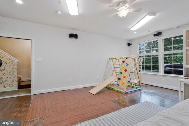 Building Photo - 703 Skippers Ln