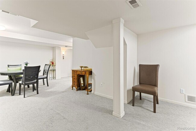 Building Photo - 1033 Calpernia