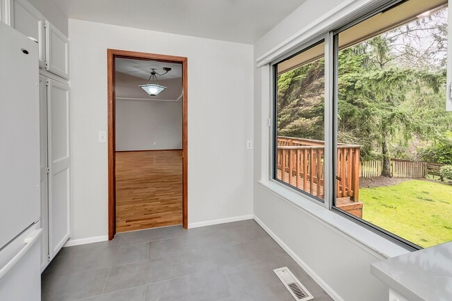 Building Photo - 3065 124th Ave NE