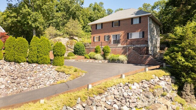 Building Photo - 12 Parkway Dr