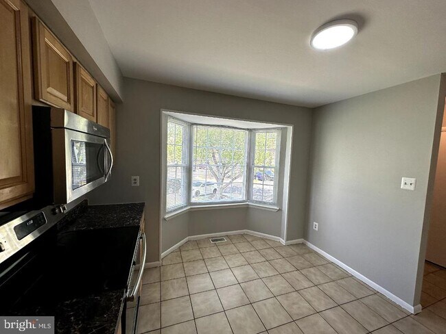 Building Photo - 8121 Fenwick Ct