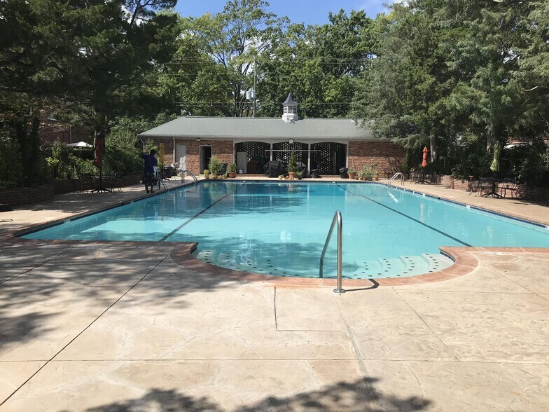 Pool - 509 N Hamilton St