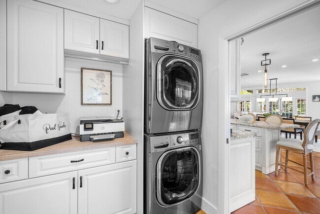 Building Photo - 18 Bristol Ln