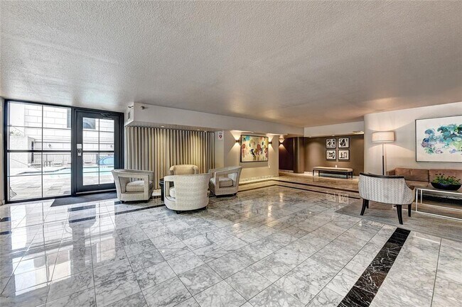 Building Photo - 1025 S Shepherd Dr
