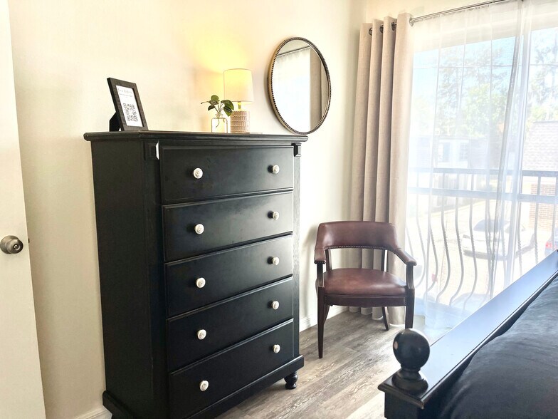 Ample storage, extra linens & towels - 1700 SW 16th Ct