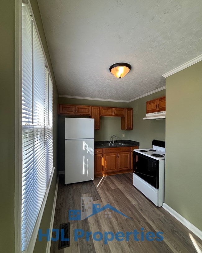 Building Photo - 225 Barker Rd