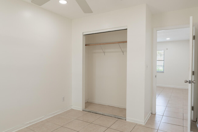 Building Photo - 1253 White Pine Dr