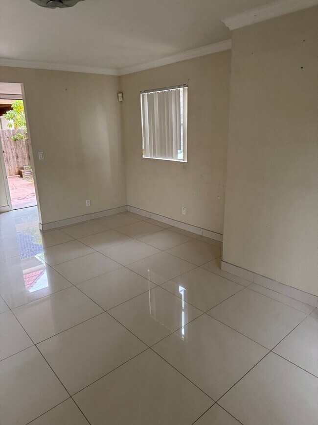 Building Photo - 2 Bedroom 2 Bath Condo in Chula Vista - $2595 a month