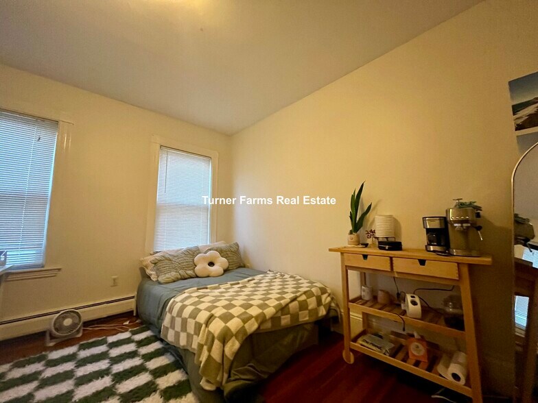 Building Photo - 12 Bucknam St