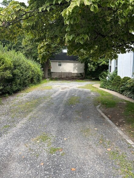 Building Photo - 145 Carpenter Ave