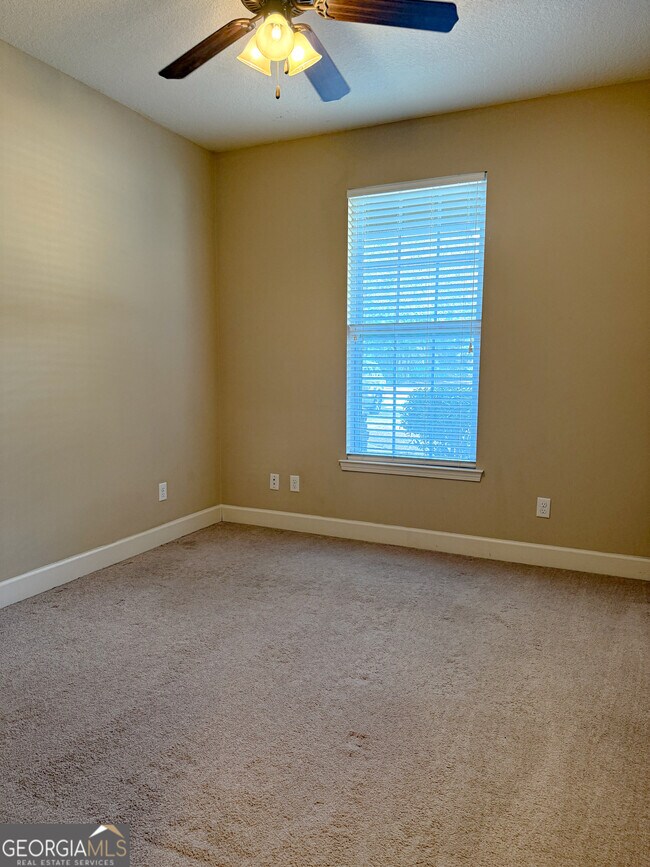 Building Photo - 102 Lexington Ln