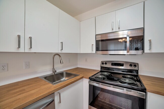 Building Photo - Vista Residence
