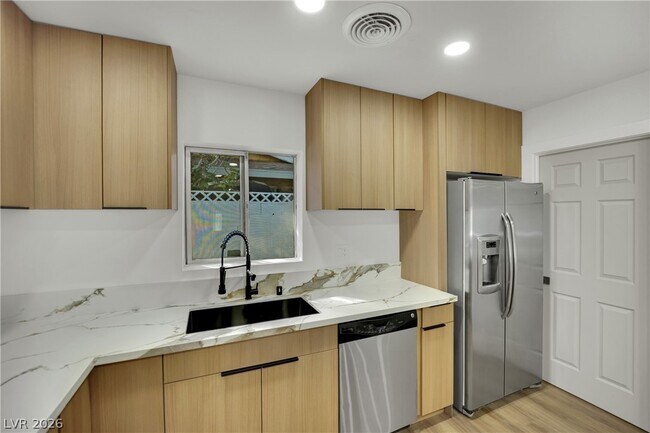 Building Photo - 2325 Sombrero Dr