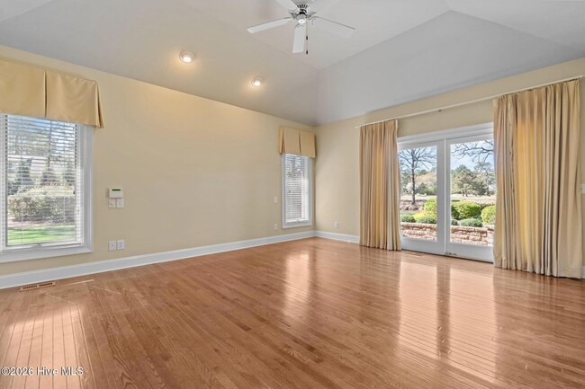 Building Photo - 50 Oak Meadow Rd