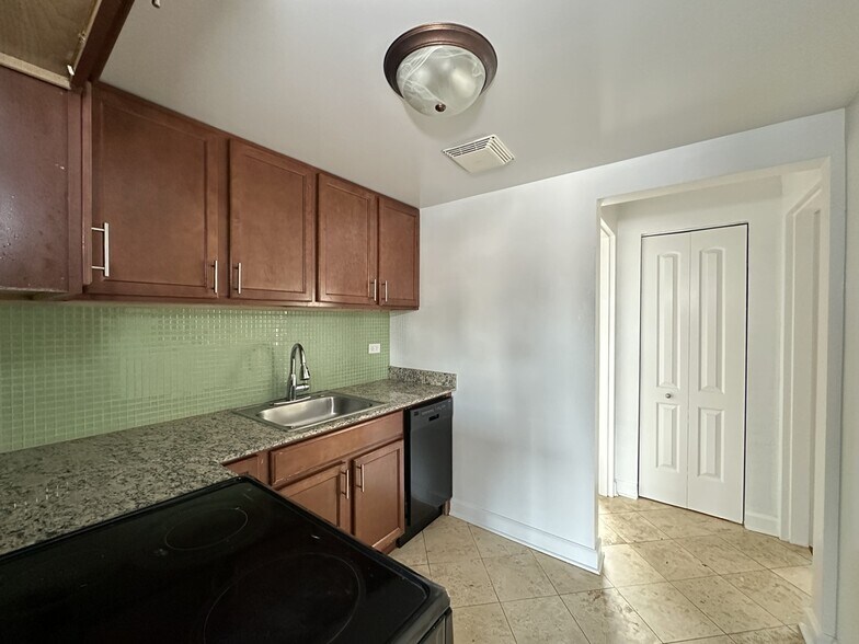 Building Photo - 7632 N Milwaukee Ave