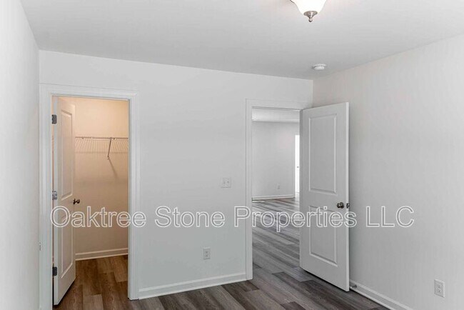 Building Photo - 3362 Skyland Dr