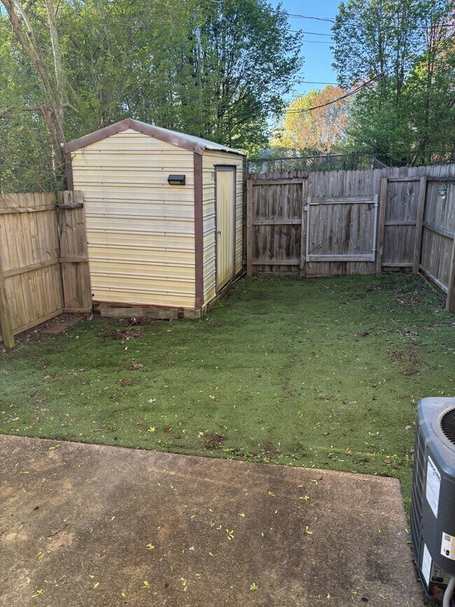 Building Photo - 5528 St James St