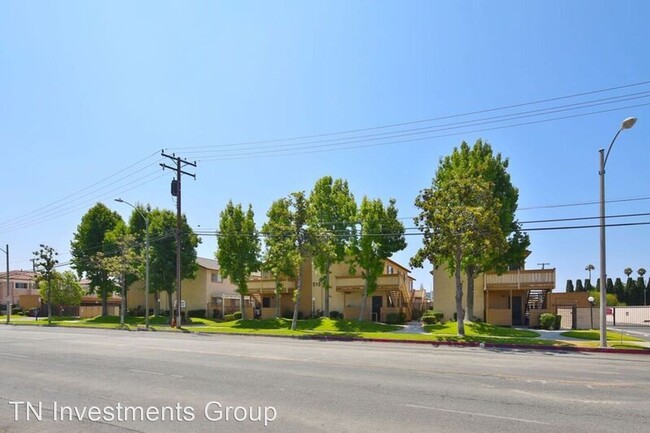Building Photo - 510-520 E Orangewood Ave