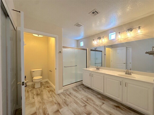 Building Photo - 9221 Candilela Ct