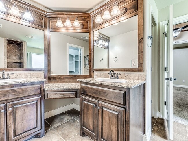 Building Photo - Charming home in Deer Creek Schools + Lone...