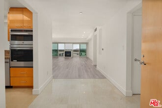 Building Photo - 13600 Marina Pointe Dr