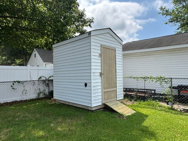 Building Photo - Call Sabrina Thomas at 757-767-0767 for more information