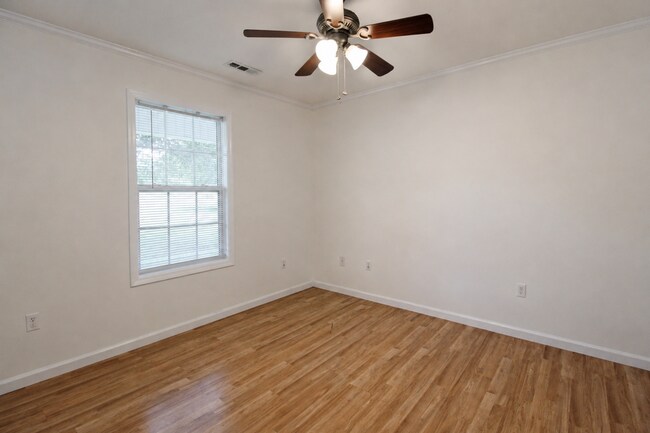 Building Photo - 700 Purvin Lollar Rd
