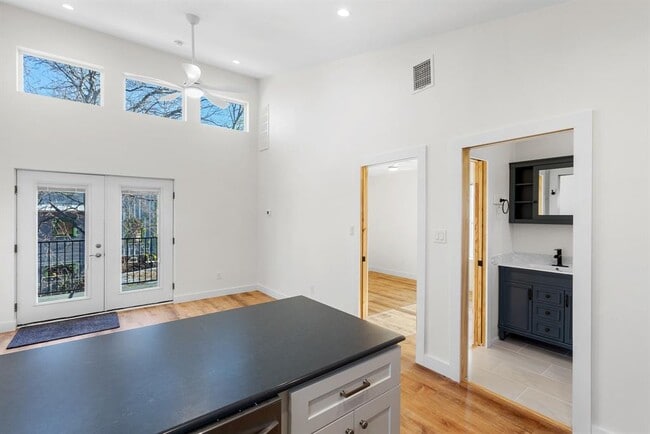 Building Photo - 807 Keasbey St