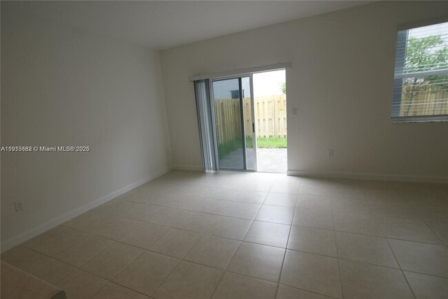 Building Photo - 2613 SE 13th Ct