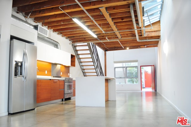 Building Photo - 2135 E 7th Pl