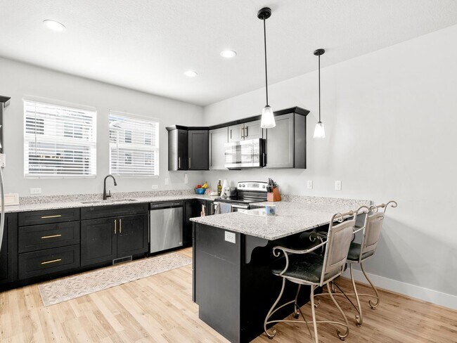 Building Photo - Private Basement Suite in Bright Co-Ed Townhome in Lehi Exchange!